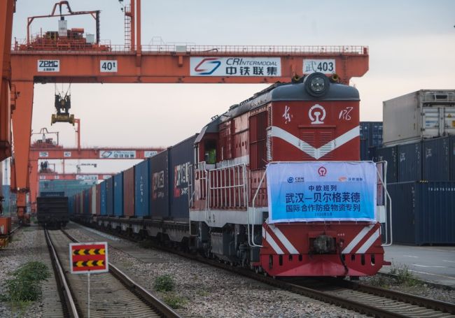 Nákladní vlak z Číny do Evropy s nákladem proti-epidemických prostředků odjíždí z Wuhanu ve středo-čínské provincii Hubei do srbského Bělehradu 9. května 2020. [Photo/Xinhua]
