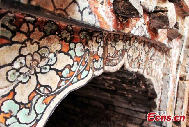 Η φωτογραφία δείχνει τοιχογραφία σε έναν τάφο στο Τζινάν της επαρχίας Σανντόνγκ στις 7 Ιουλίου 2021. Ένα σύμπλεγμα 35 τάφων ανακάλυψαν οι αρχαιολόγοι τον Απρίλιο του τρέχοντος έτους στην πόλη Τζινάν της επαρχίας Σανντόνγκ της ανατολικής Κίνας. (Φωτογραφία: China News Service)