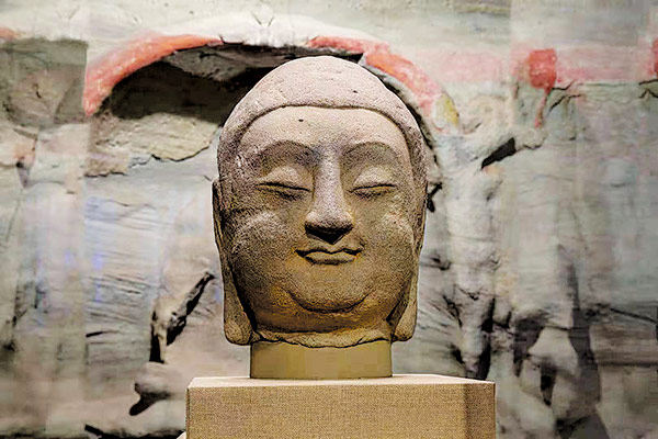 Μια κεφαλή του Βούδα που χρονολογείται από τη δυναστεία Σούι (581-618 μ.Χ) επέστρεψε στο σπίτι της, εκεί όπου βρίσκονται τα σπήλαια Τιενλονγκσάν. [Η φωτογραφία παρέχεται στην China Daily]