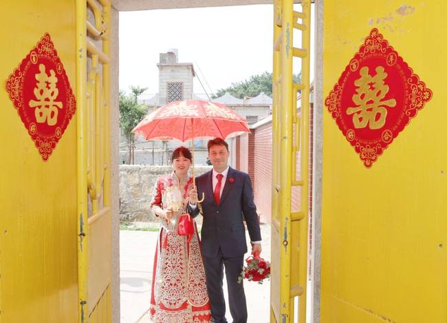 Heros a kínai feleségével